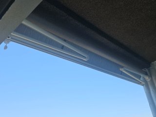 Toldo automático terraza balcón gris