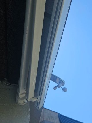 Toldo automático terraza balcón gris