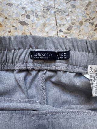Pantalón Bershka gris con rayas laterales
