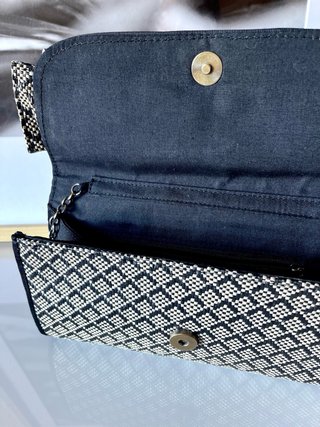 Bolso de rafia en beige y negro