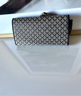 Bolso de rafia en beige y negro