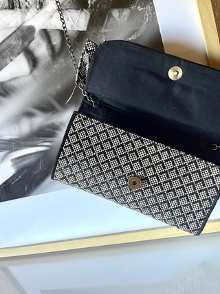 Bolso de rafia en beige y negro