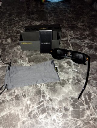 Gafas de sol Hawkers negras y doradas