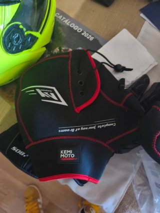 Manoplas Moto Scooter Negras y Rojas
