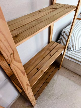 Estantería de madera