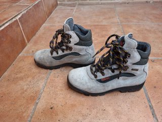 Botas de montaña Chiruca grises.GORE-TEX.36-37