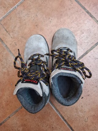Botas de montaña Chiruca grises.GORE-TEX.36-37
