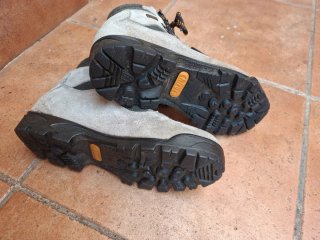 Botas de montaña Chiruca grises.GORE-TEX.36-37
