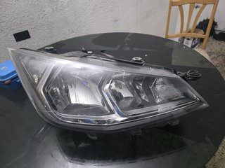 Faro delantero derecho Seat ref: 6F1 941 006 B