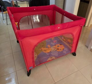 Parque para bebé Chicco rojo