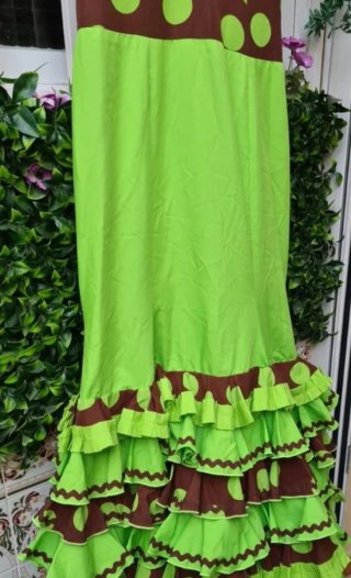 Vestido de flamenca verde con lunares