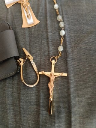 Lote de antigüedades: relojes y cruces