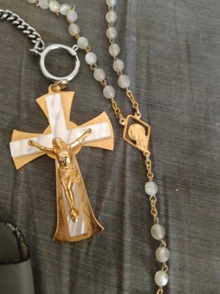 Lote de antigüedades: relojes y cruces