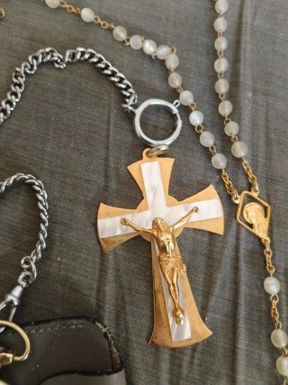 Lote de antigüedades: relojes y cruces