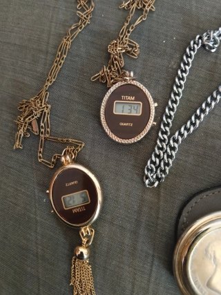 Lote de antigüedades: relojes y cruces