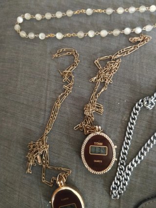 Lote de antigüedades: relojes y cruces