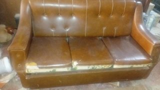 Sofá Cama Vintage y Sillones Marrones