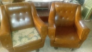 Sofá Cama Vintage y Sillones Marrones