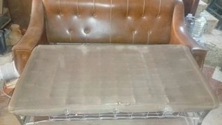 Sofá Cama Vintage y Sillones Marrones