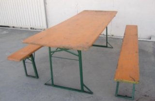 Mesa y bancos picnic vintage madera y metal.