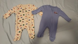 Pijama bebé estampado coches y tractor