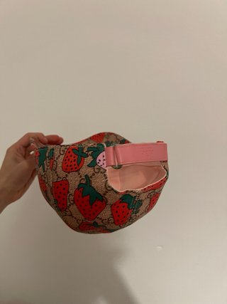 Gorra Gucci fresas