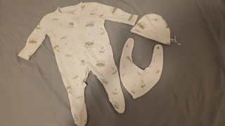 Pijama y gorrito bebé Primark