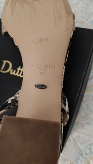 Sandalias piel serpiente Violeta by Mango