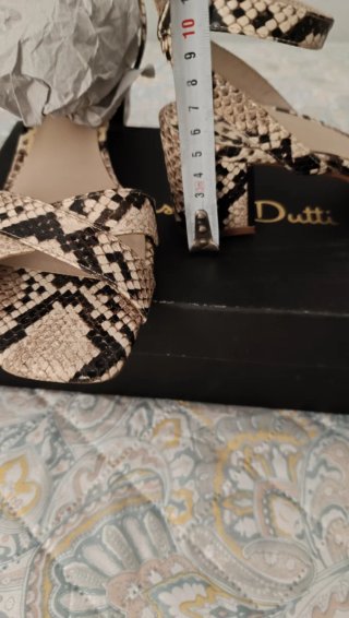 Sandalias piel serpiente Violeta by Mango