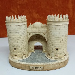 Maqueta Puerta de Palma de Badajoz . Leer