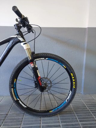 Bicicleta mtb carbono CUBE REACTION GTC RACE 29