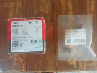 Pastillas traseras W203 C320 con avisador nuevas