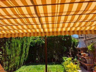 Toldo de tela y metal