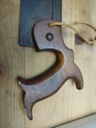 Serrucho de carpintería antiguo