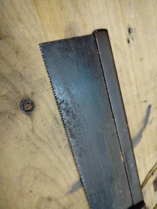 Serrucho de carpintería antiguo