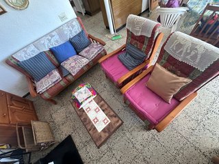 Conjunto Muebles Madera: Sofá y Sillones