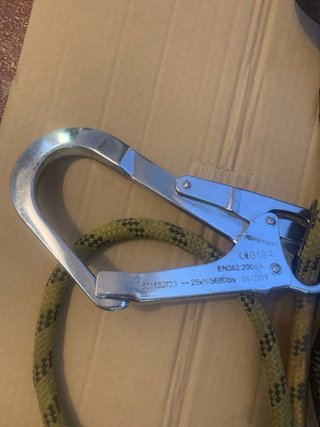 Arnés de seguridad y cuerda regulable
