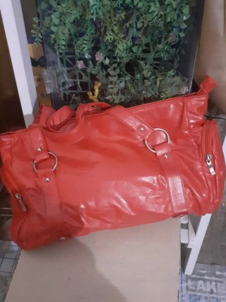 Bolso rojo brillante