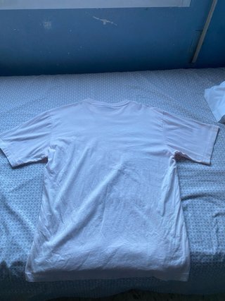 Camiseta Pull and Bear rosa con cerezas