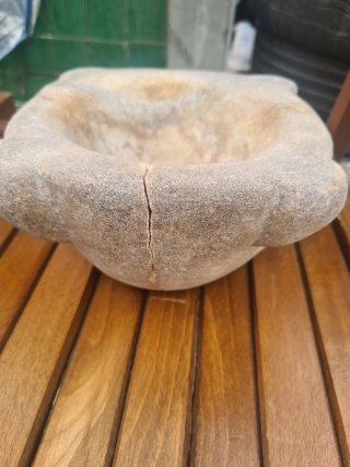 Mortero de piedra antiguo