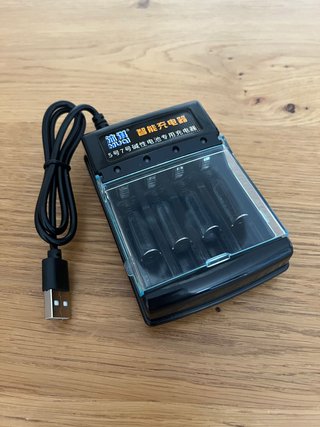 Cargador baterías USB tipo AA (1,5V) y AAA (1,2V)