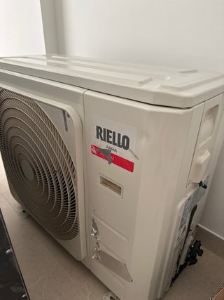 Máquina Aire Acondicionado Riello 10.000 Frigorías