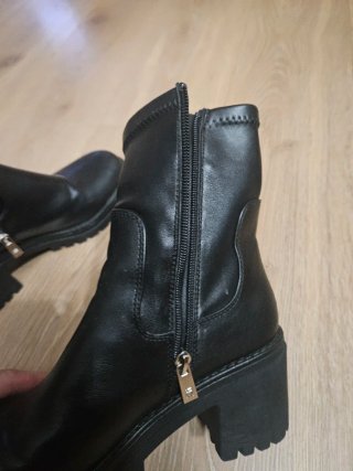 Botines XTI Talla 39 Negros. Usados una vez