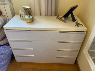 Cómoda blanca  4 cajones madera de alta calidad.