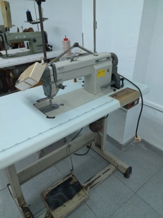 Máquina de coser Mitsubishi plana seminueva