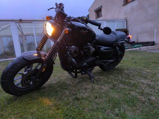 Hyosung Aquila GV 125 Bober Negra
