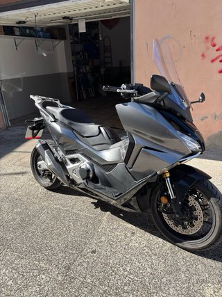 Honda forza 750