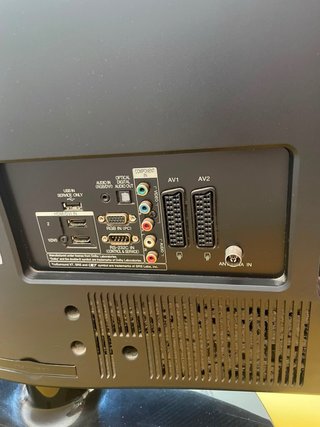 Televisor LG Negro. 81 cm de ancho y 61 de alto