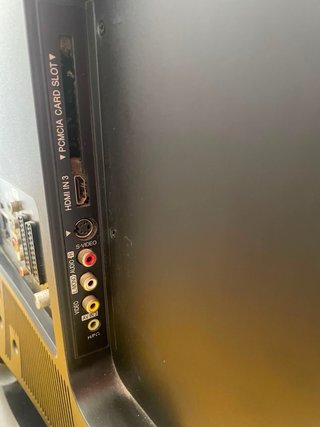 Televisor LG Negro. 81 cm de ancho y 61 de alto