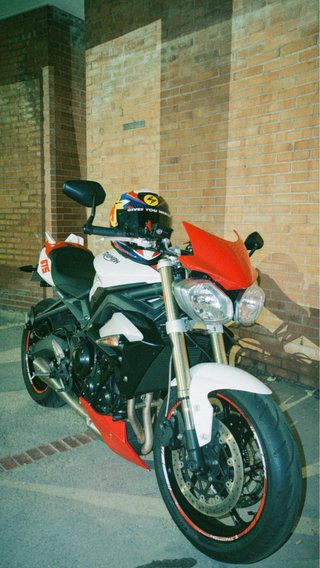 Triumph Street Triple Roja y Blanca